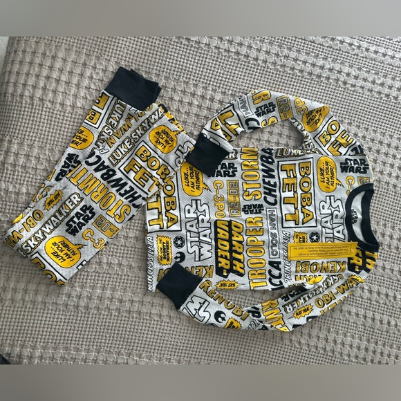 Star wars Amazon Essentials Boys and Toddlers' Flannel Pajama Sleep Sets - Picture 4 of 6